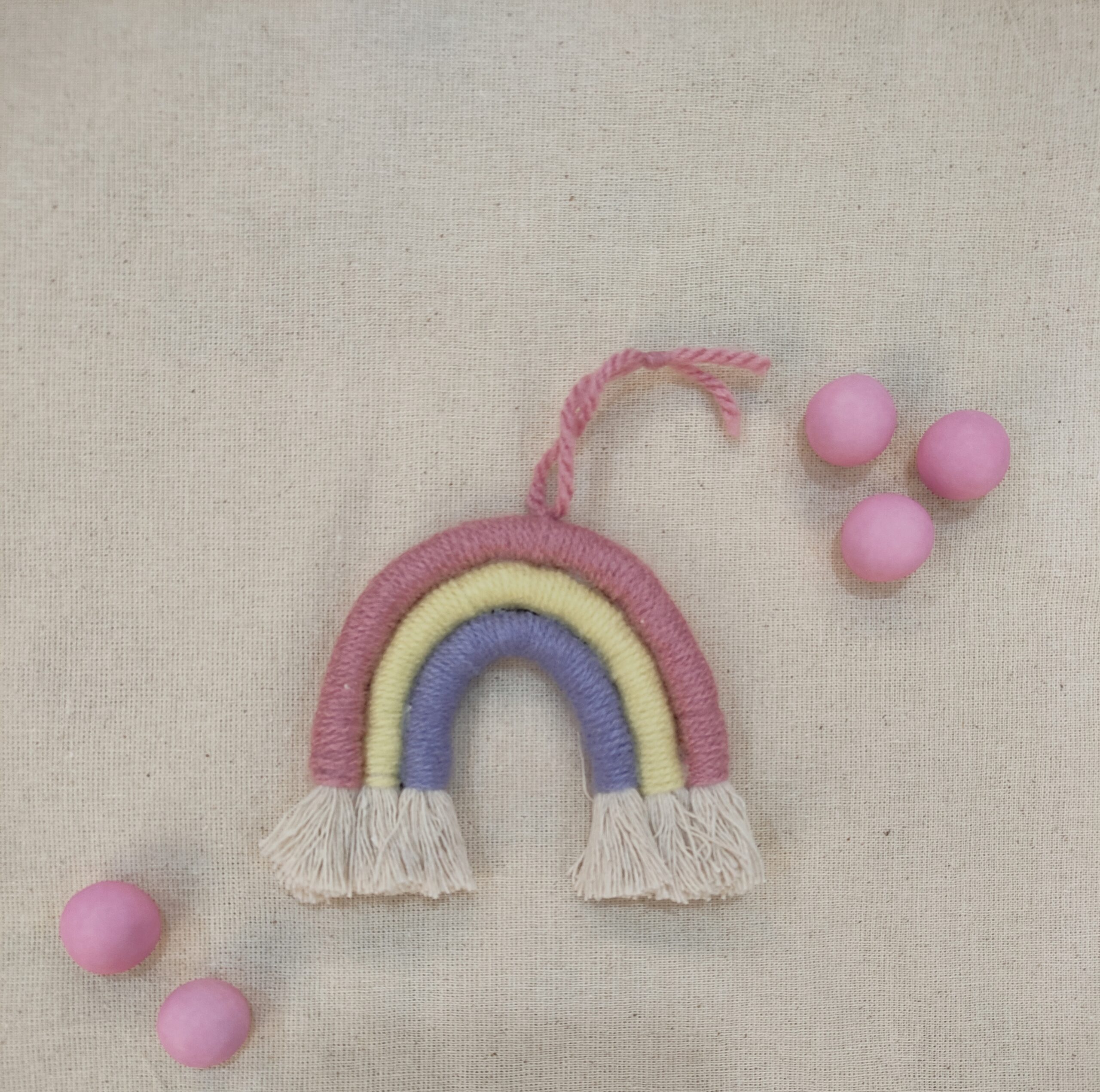 μπομπονιέρα μακραμέ ουράνιο τόξο